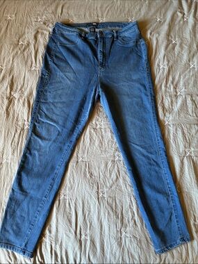 Women’s Blue High-Rise Stretch Jeans